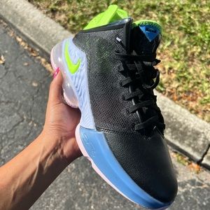 Nike Lebron 19 Low Men's Shoes